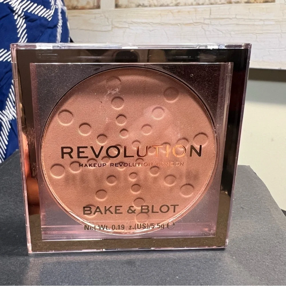Revolution Bake & Blot Powder - Peach